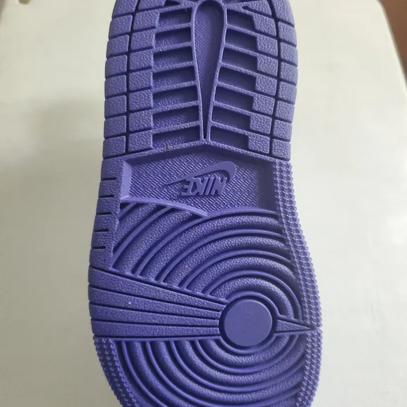 Nike Air Jordan Kids shoe New - Picture 4 of 7